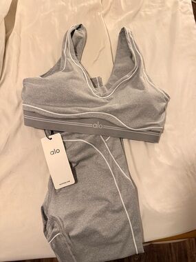ALO Yoga Light Grey Seamless Sports Bra with White Piping